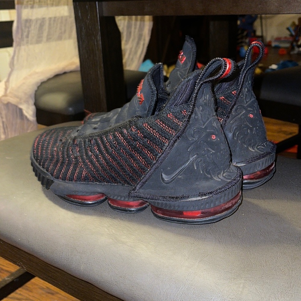 Nike Lebron James 16 Fresh Bred Sneakers